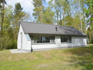 Inviting Holiday Home in Stramproy with Terrace, cleaning included - Stramproy - 2