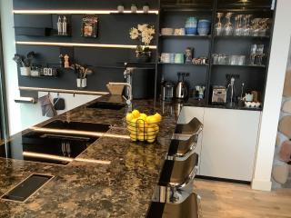 Elegant Waterfront Villa with Jetty, cleaning included - Zeewolde - 2