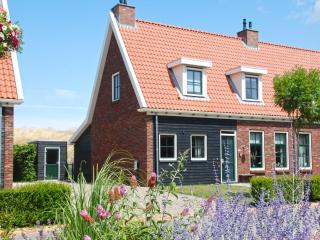 Holiday home with whirlpool quiet area in Zeeland, cleaning included - Colijnsplaat - 0