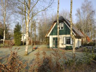 Family Retreat with Trampoline, cleaning included - Heeten - 4