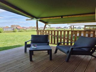 Glamping Tent in Friesland by Nature Reserve, cleaning included - De Veenhoop - 8
