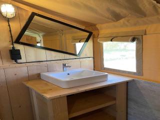 Glamping Tent in Friesland by Nature Reserve, cleaning included - De Veenhoop - 6