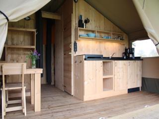Glamping Tent in Friesland by Nature Reserve, cleaning included - De Veenhoop - 2