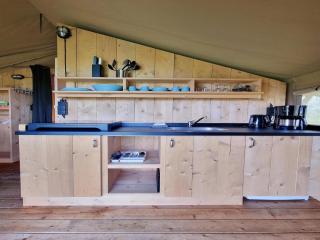 Glamping Tent in Friesland by Nature Reserve, cleaning included - De Veenhoop - 7