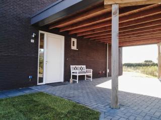 Villa at Veerse Meer with Lake Views, cleaning included - Kamperland - 3