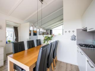 Semi-detached house near Noord-Beveland Beach, cleaning included - Kamperland - 0