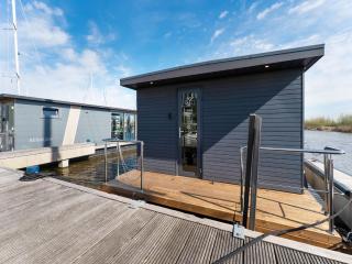 Houseboat in Volendam by Ijsselmeer, cleaning included - Volendam - 4