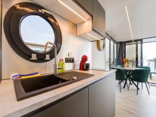Houseboat in Volendam by Ijsselmeer, cleaning included - Volendam - 7