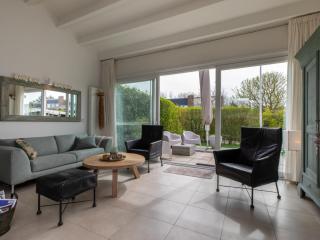 Spacious holiday home with garden, cleaning included - Nieuwvliet - 0