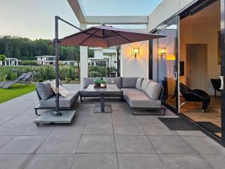 Luxury villa with veranda screen SUPs and canoe, cleaning included - Zeewolde - 5