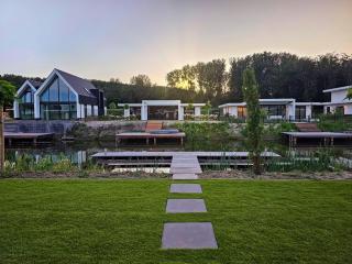Luxury villa with veranda screen SUPs and canoe, cleaning included - Zeewolde - 1