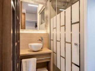 Chalet in Friesland near Alde Feanen Park, cleaning included - De Veenhoop - 1
