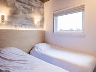 Chalet in Friesland near Alde Feanen Park, cleaning included - De Veenhoop - 2