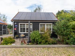 Holiday Home in Zeeland with Romantic Terrace, cleaning included - Zonnemaire - 4