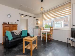 Holiday Home in Zeeland with Romantic Terrace, cleaning included - Zonnemaire - 0