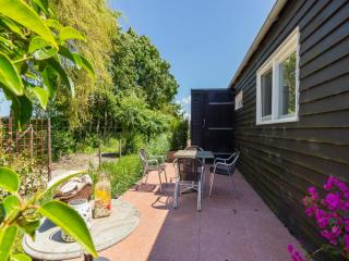 Holiday Home in Zeeland with Romantic Terrace, cleaning included - Zonnemaire - 6