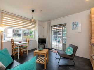 Holiday Home in Zeeland with Romantic Terrace, cleaning included - Zonnemaire - 5
