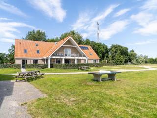 Large apartment on Ameland with terrace, cleaning included - Nes - 7