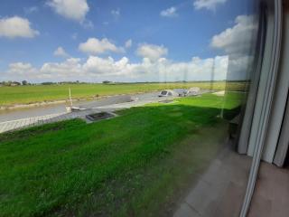 Nice Frisian family villa on the water, cleaning included - Leons - 2