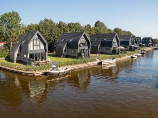 Villa with enclosed garden on the water, cleaning included - Balk - 3