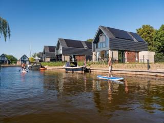 Villa with enclosed garden on the water, cleaning included - Balk - 4