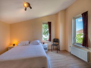 Bungalow near Oosterschelde Beach & Sauna, cleaning included - Kamperland - 3