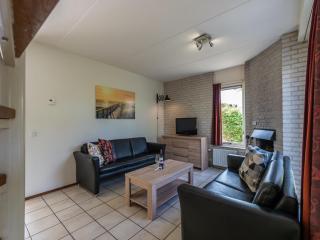 Bungalow near Oosterschelde Beach & Sauna, cleaning included - Kamperland - 7