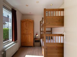 Bungalow near Oosterschelde Beach & Sauna, cleaning included - Kamperland - 4
