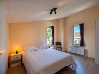 Bungalow near Oosterschelde Beach & Sauna, cleaning included - Kamperland - 2