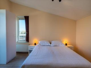 Bungalow near Oosterschelde Beach & Sauna, cleaning included - Kamperland - 1