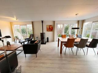 Bunglow steps from Beach and Sports, cleaning included - - 4