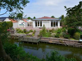 Bunglow steps from Beach and Sports, cleaning included - - 9