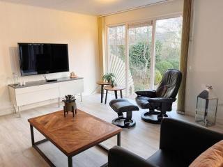 Bunglow steps from Beach and Sports, cleaning included - - 5