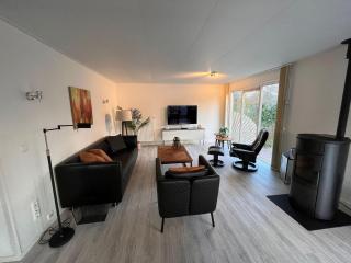 Bunglow steps from Beach and Sports, cleaning included - - 0