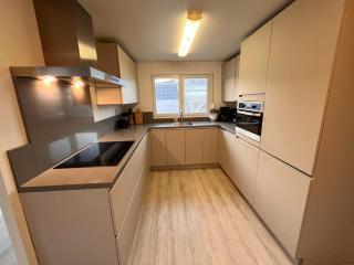 Bunglow steps from Beach and Sports, cleaning included - - 3