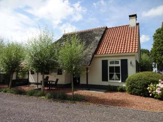 Attractive holiday home with jetty, cleaning included - Steendam - 4