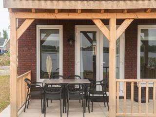 Lakeview villa with swimming and fishing pier, cleaning included - Simonshaven - 1
