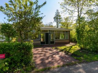 Bungalow near Dutch Beach with Garden, cleaning included - Oostkapelle - 4