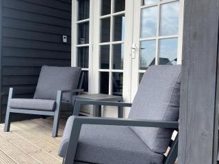 Chalet in Friesland near Alde Feanen, cleaning included - De Veenhoop - 5