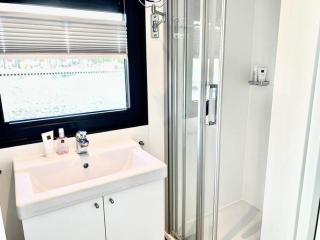 Houseboat in Offingawier with terrace, cleaning included - Offingawier - 1