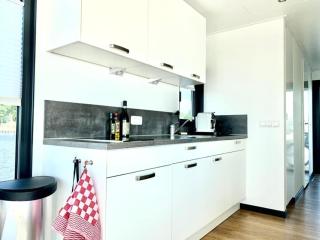 Houseboat in Offingawier with terrace, cleaning included - Offingawier - 7