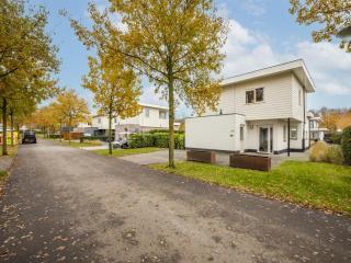 Modern villa near Harderwijk with whirlpool, cleaning included - Zeewolde - 9