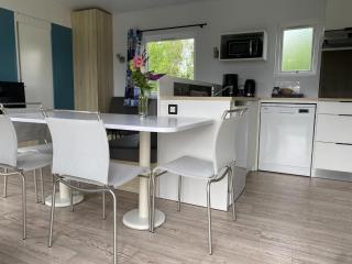 Chalet in Friesland near Nature Reserves, cleaning included - De Veenhoop - 8