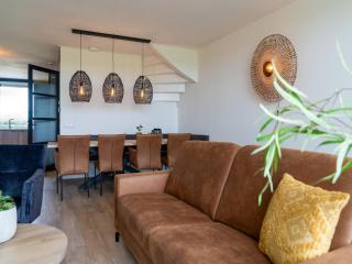 Spacious Frysian villa on the waterfront, cleaning included - Leons - 1