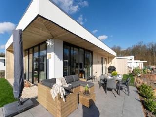 Family villa with garden and jetty, cleaning included - Zeewolde - 9
