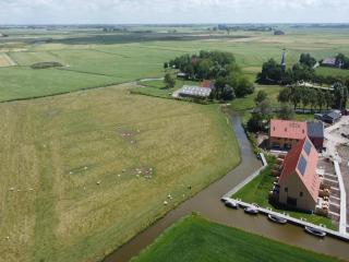 Spacious familyhome near the water, cleaning included - Leons - 5