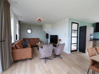 Spacious familyhome near the water, cleaning included - Leons - 6
