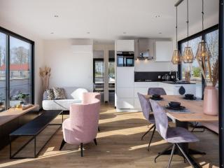 Houseboat in Sneekermeer with Stunning Views, cleaning included - Offingawier - 0