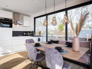 Houseboat in Sneekermeer with Stunning Views, cleaning included - Offingawier - 2