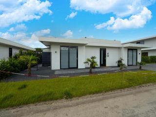 Pet-Friendly Villa with Jetty Access, cleaning included - Zeewolde - 3